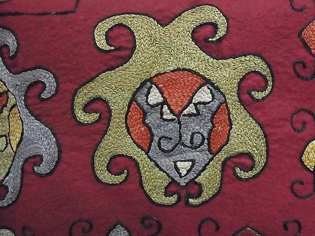 ★S0812★四方80㎝ 古い刺繍布　魔除布　ナイン・シャーマン アンティーク