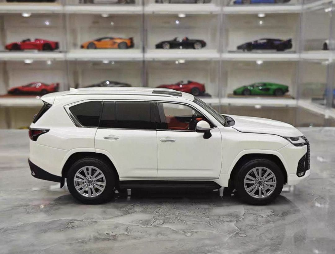 新発売 LCD 1/18 レクサス LX600 SUV 全開閉 金属製 ミニカー