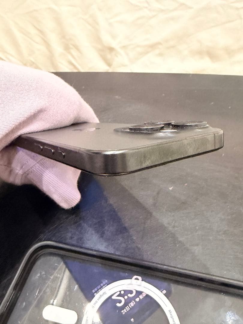 美品iPhone15Pro ブラックチタニウム256GB本体 カバー フィルム付