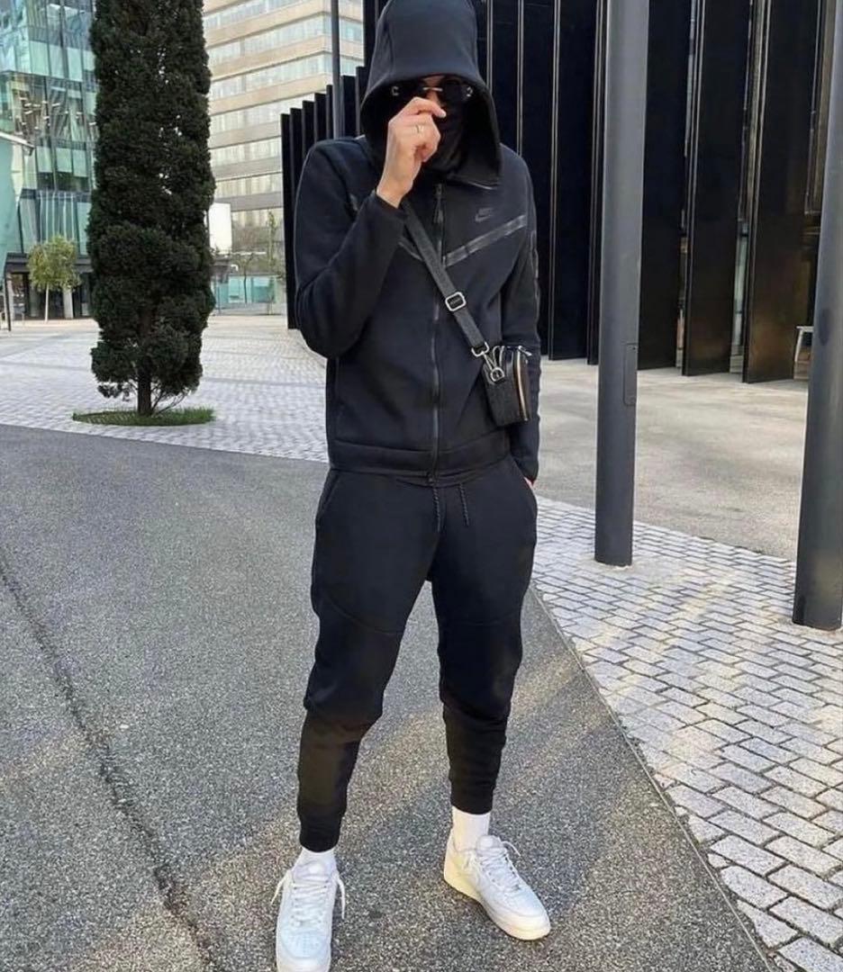 NIKE テックフリース　ブラック　ナイキテックフリース　UK 確実正規品