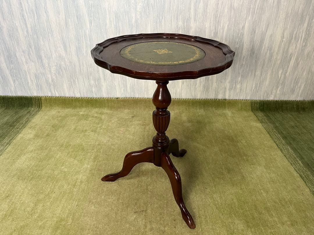 ダークブラウン円形木製テーブル