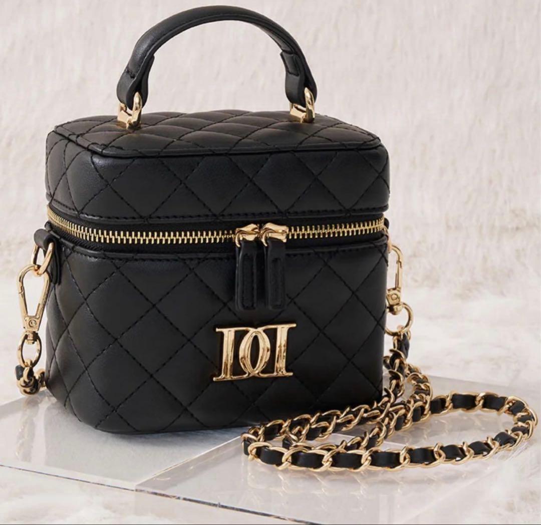 ダーリッチゴールドパーツキルティングスクエアミニバッグブラック