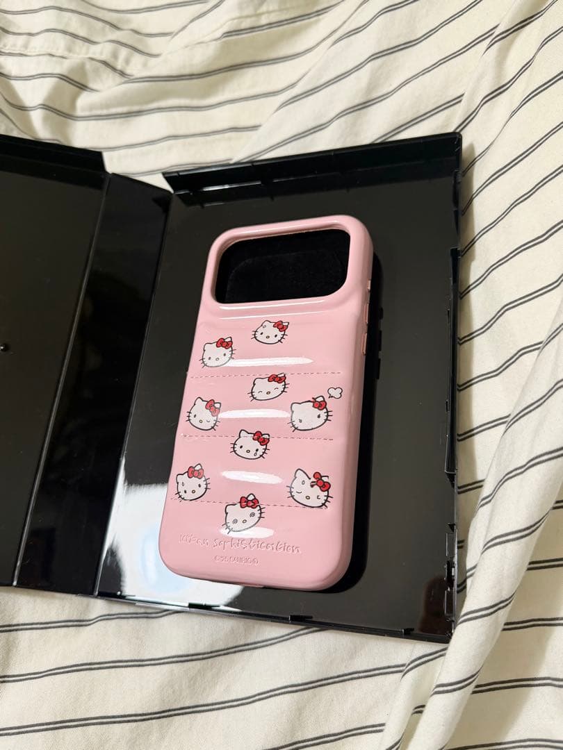 UrbanSophisticationiPhone17promaxキティーコラボ