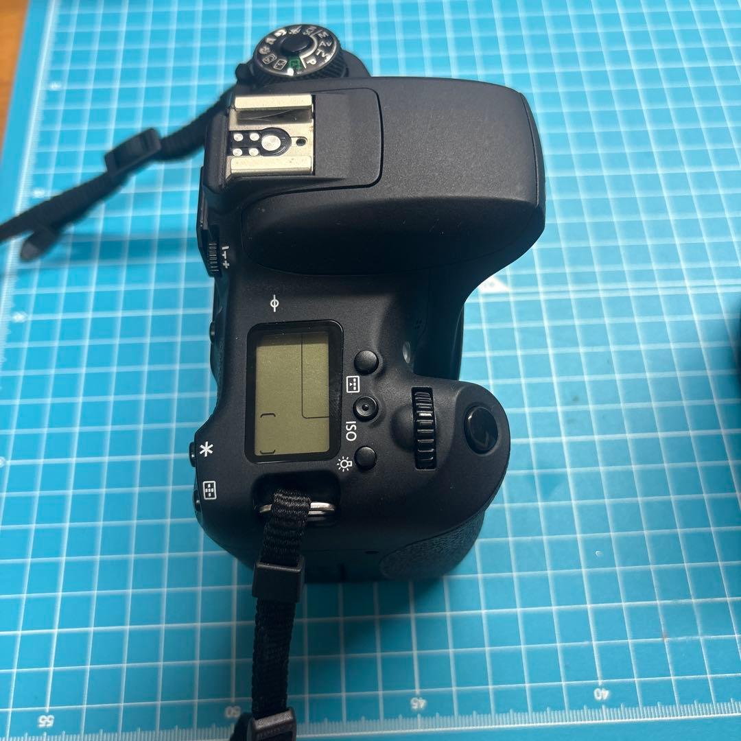 Canon EOS 8000D デジタル一眼レフカメラ レンズ付き