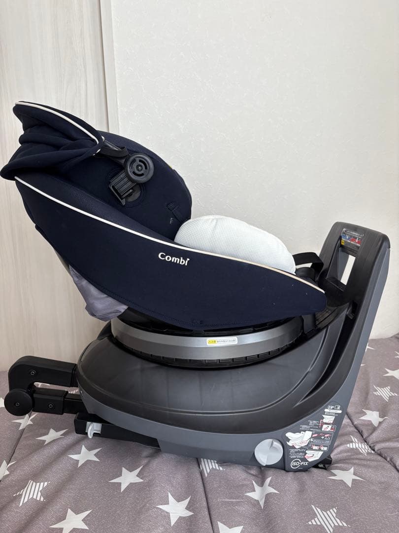 「新生児も安心」コンビ　チャイルドシート　ネイビー