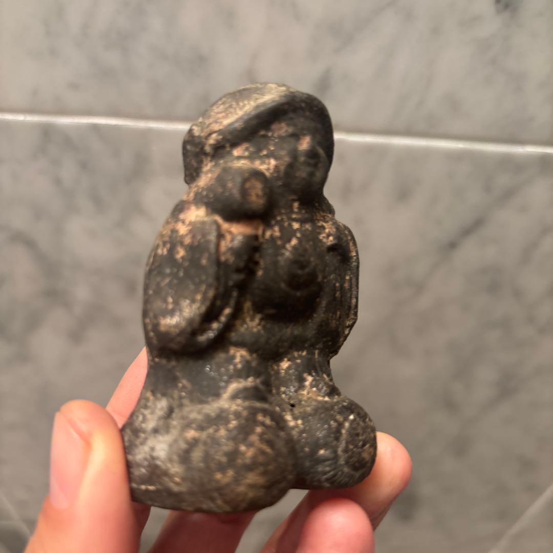 アンティーク江戸時代平和的なお顔で雰囲気のある大黒様の陶器オブジェ