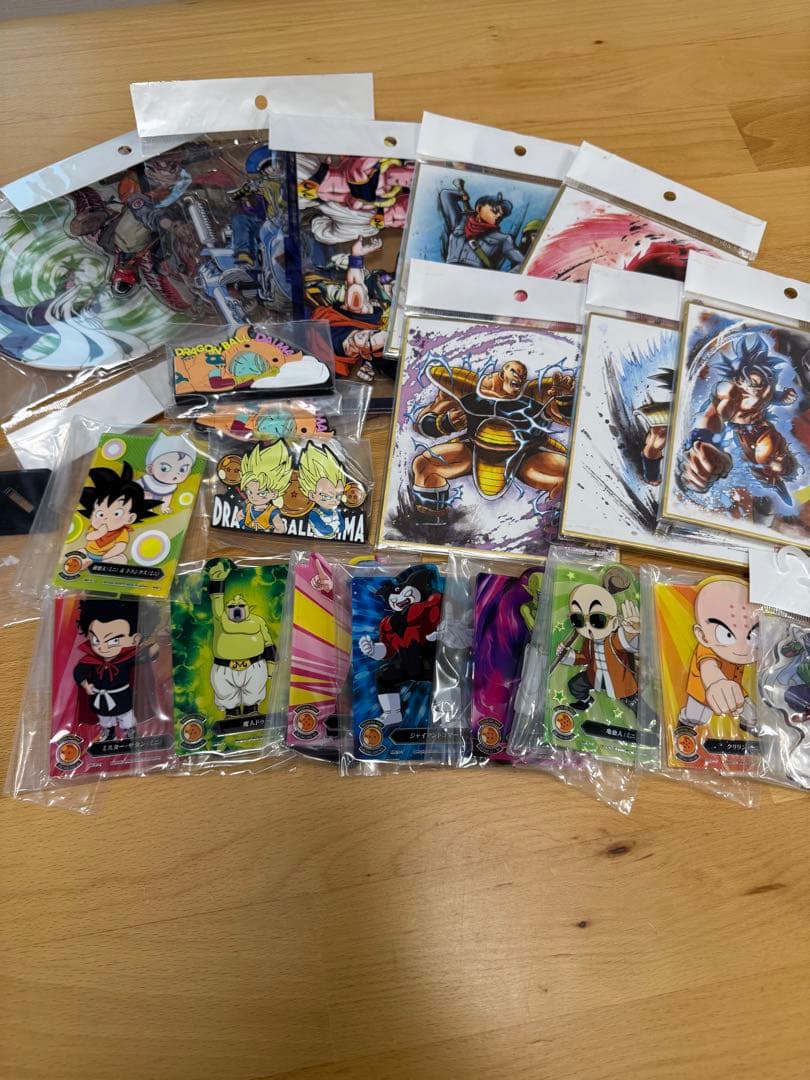 グッズまとめ売り　進撃の巨人　ドラゴンボール　計86点
