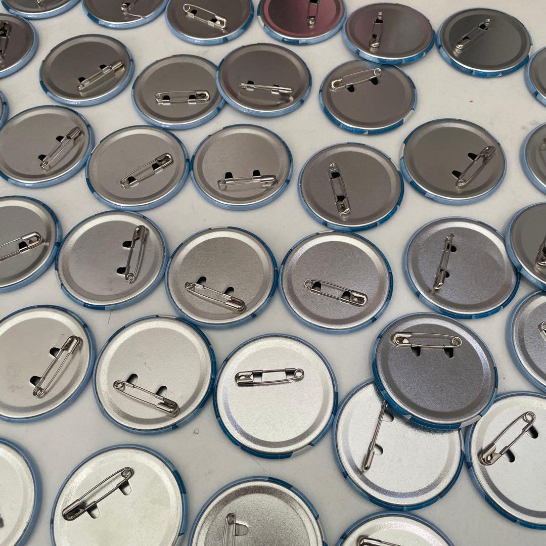 9.デジモン ブイモン マルイ　缶バッジ　THE BIGINNING　お祝い