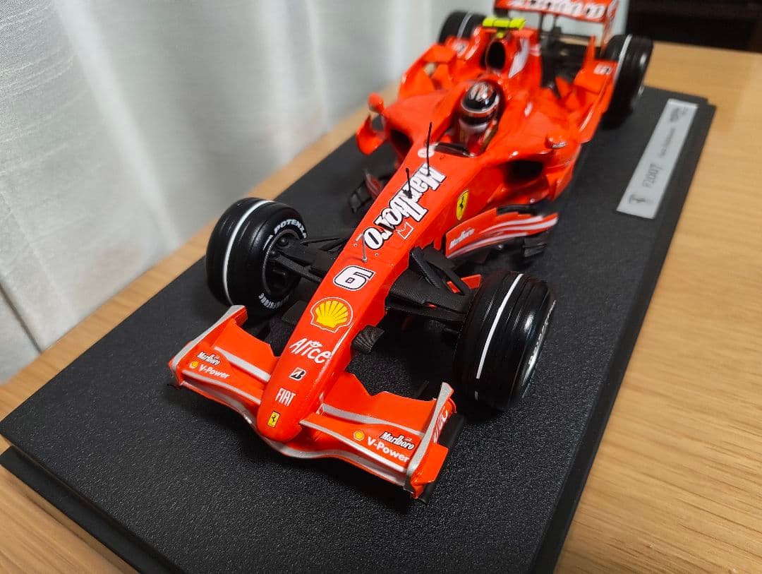 ミニカー Hot Wheels F2007 Kimi Raikkonen 1/18