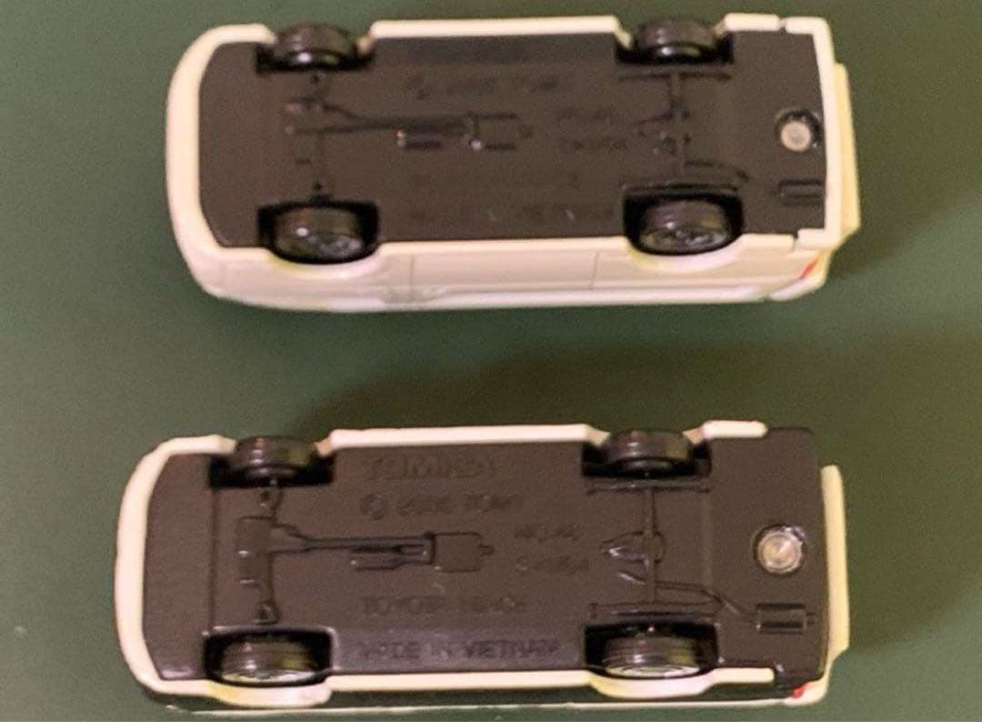 トミカ トイズドリームプロジェクト トヨタ ハイエース 2台セット