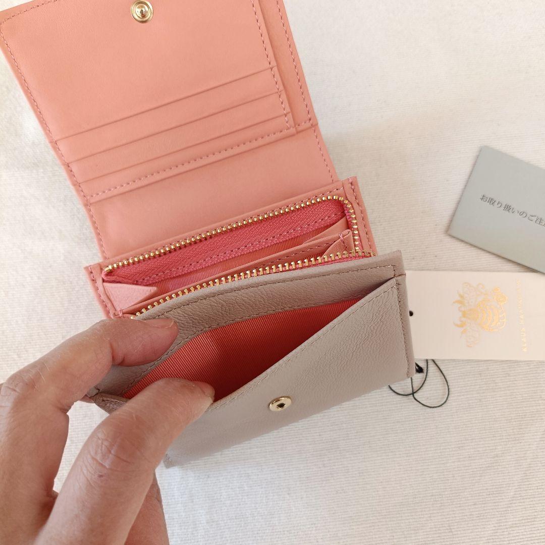 【新品タグ付き】クラウスハーパニミ 二つ折り財布 本革製 猫刺繍