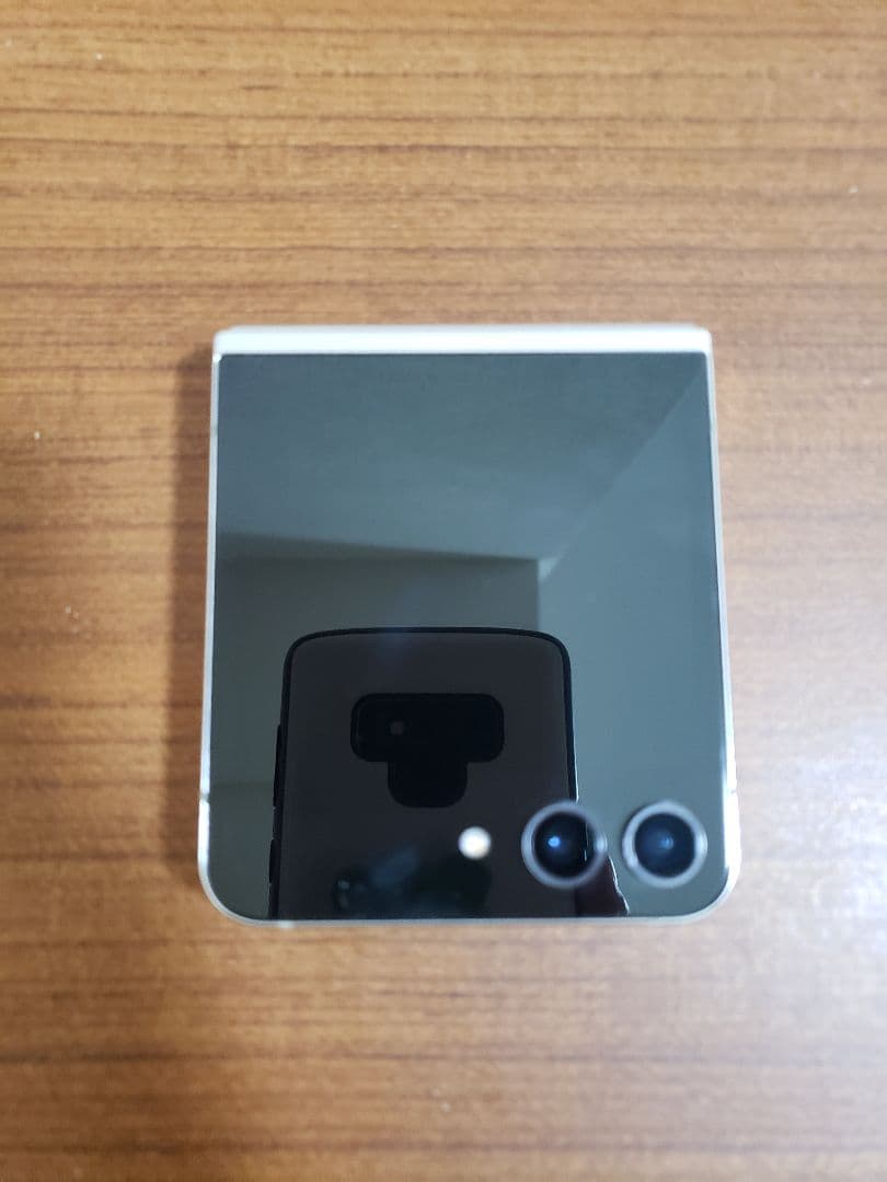 美品 Galaxy Z Flip 5 256GB/simフリー 国内版