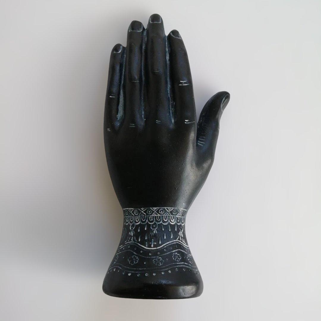 黒い手の置物 ハンドオブジェ