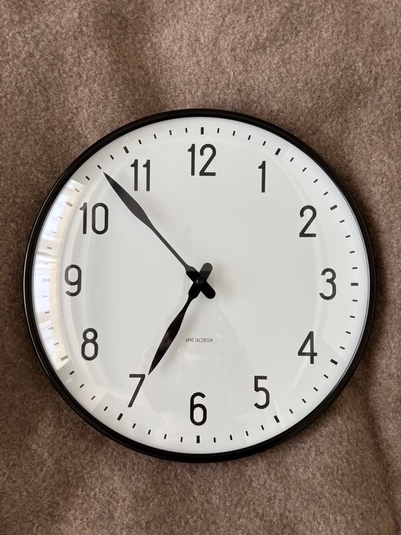 ARNE JACOBSEN アルネ ヤコブセン 壁掛け時計 　29cm