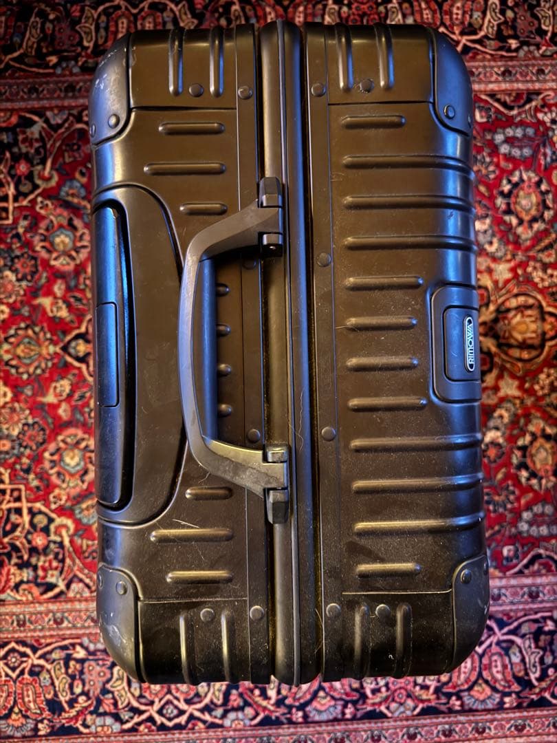 リモワ　ブラック　45リットル　4輪