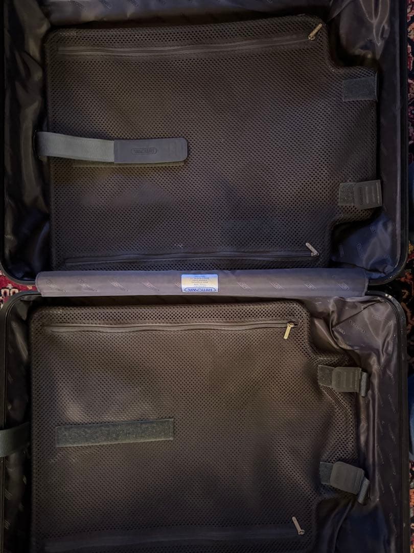 リモワ　ブラック　45リットル　4輪