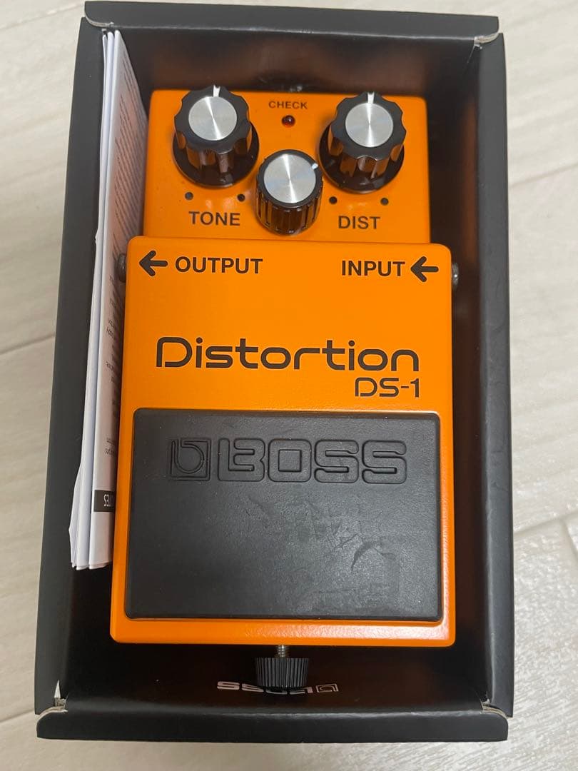 極美品　BOSS DS-1 ディストーションペダル