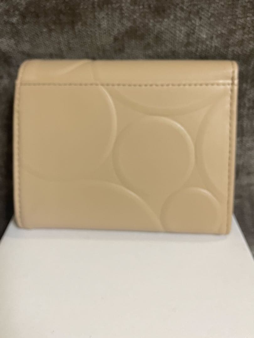メリクリセール！Shilla シビラ　ベージュ 二つ折り財布　新品箱付