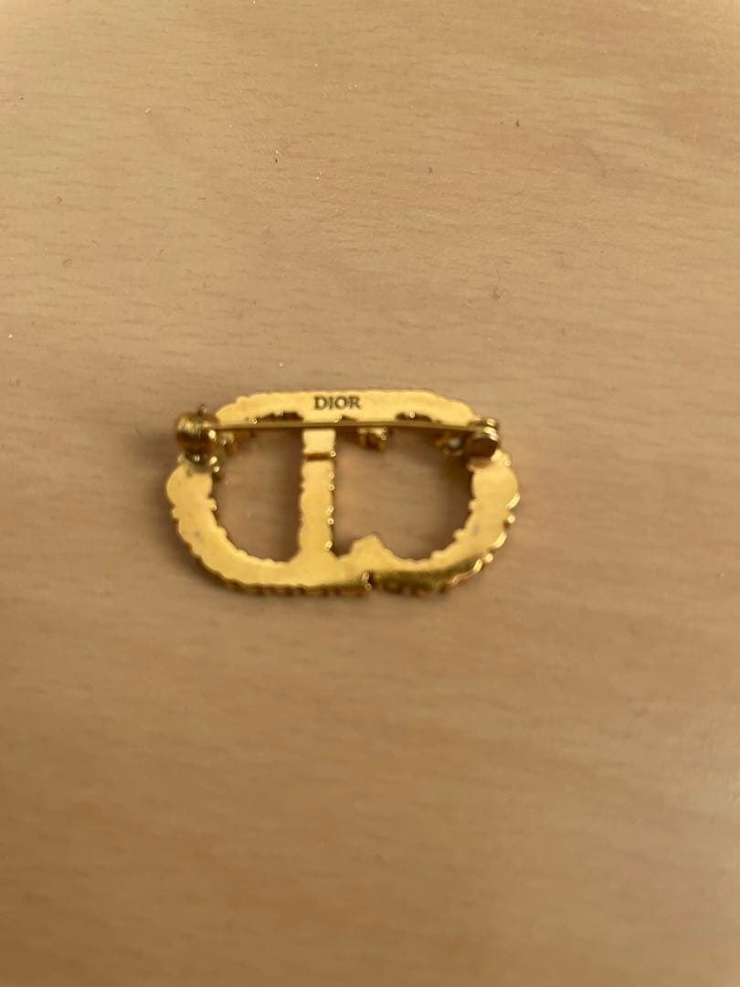Dior ロゴブローチ ゴールド