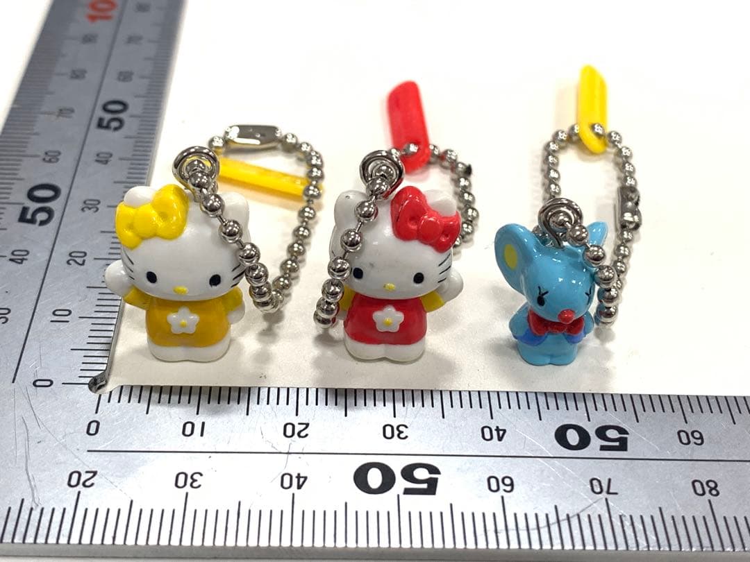 サンリオハローキティ　ストラップ　フィギュア　3体セット