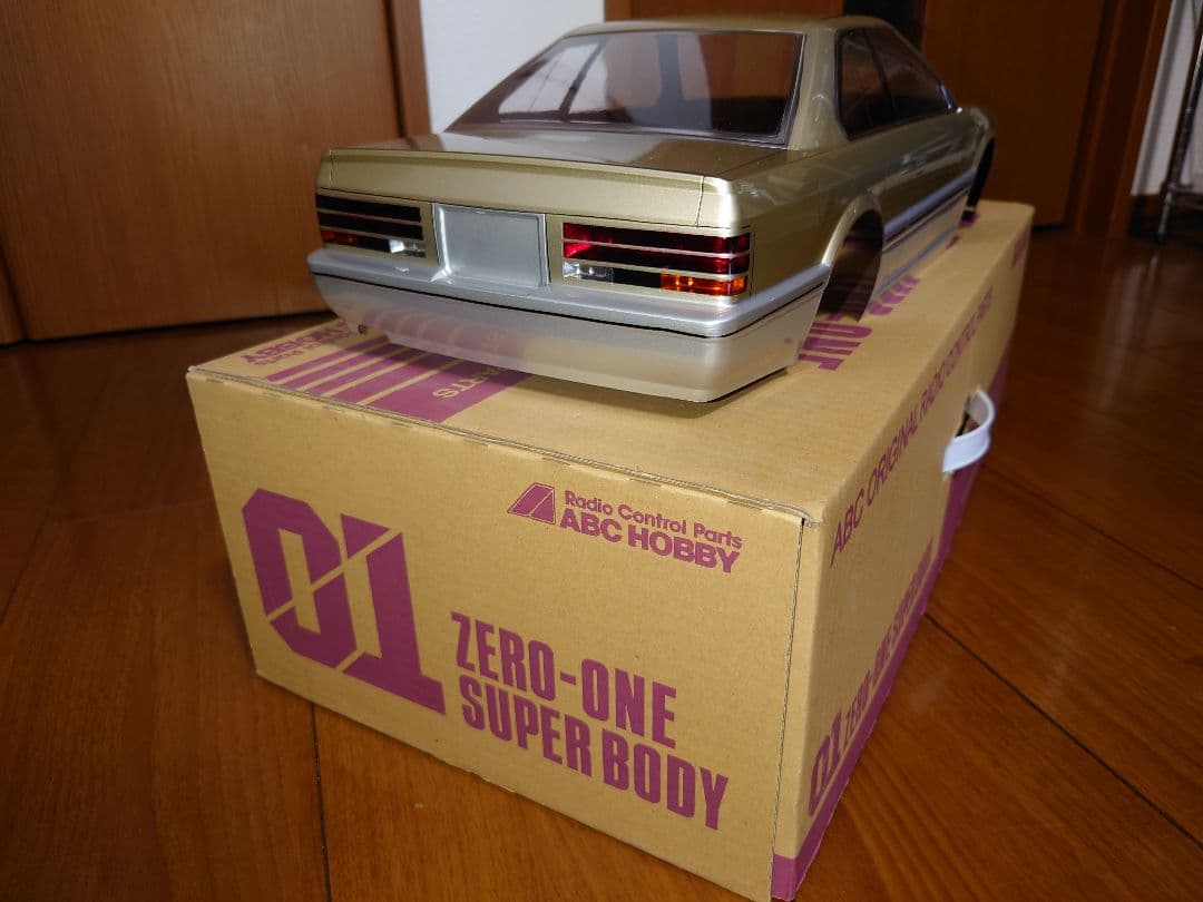 塗装済み　新品　F31　前期　レパード　ＲＣ　ボディー