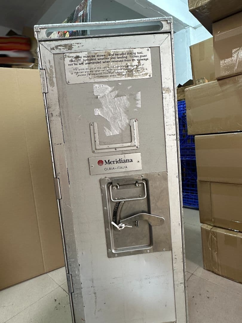 Meridiana航空　イタリア　ミールカート　フルサイズ 機内カート