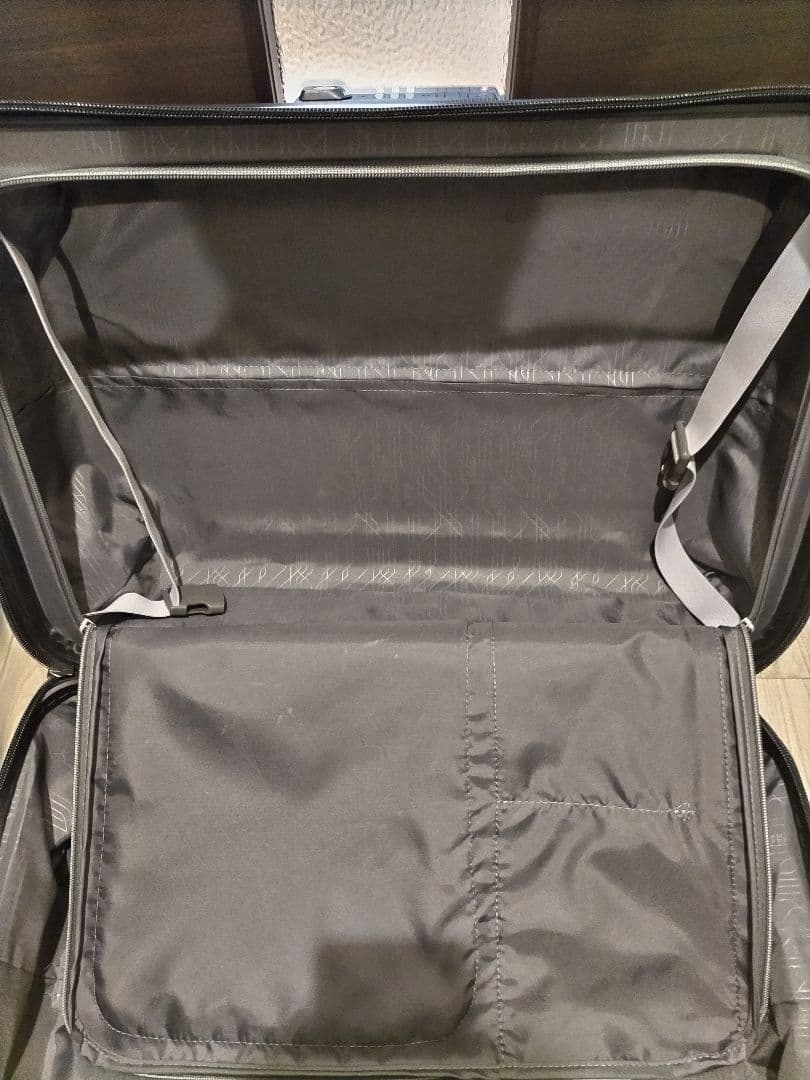 アメリカンツーリスターテクナム　キャリーケース　36L