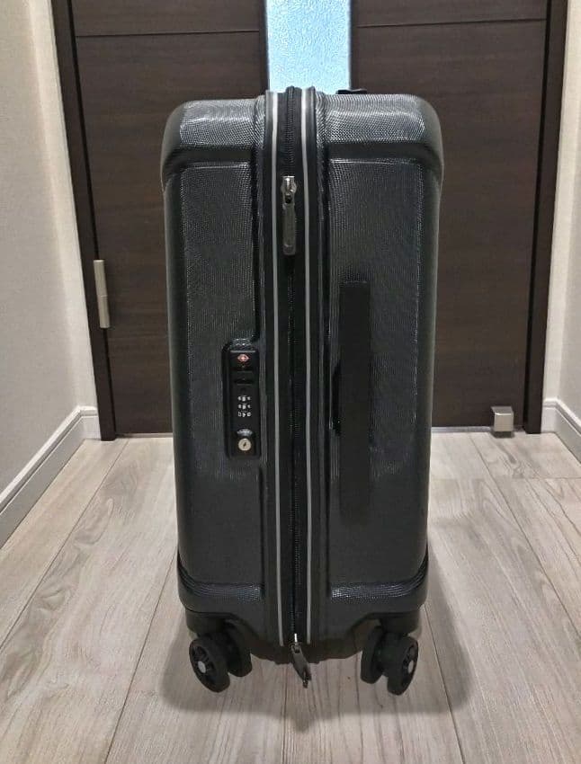 アメリカンツーリスターテクナム　キャリーケース　36L