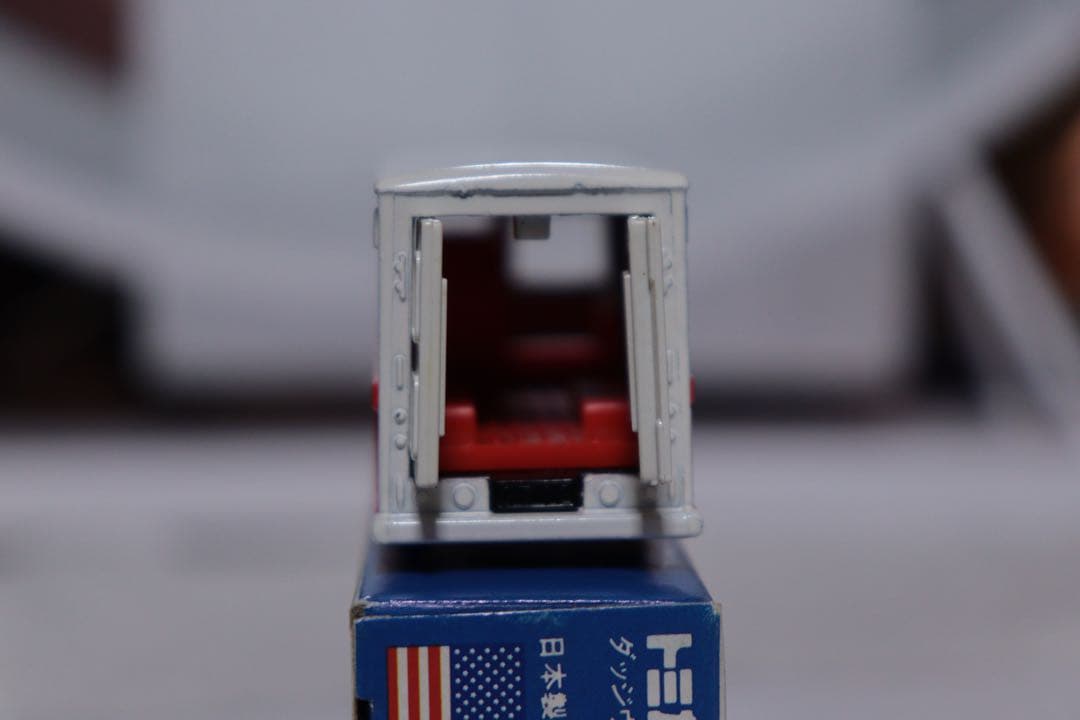 日本製　トミカ　外国車シリーズ　ダッジ　ウォークスルーバン　F53 ロブスター