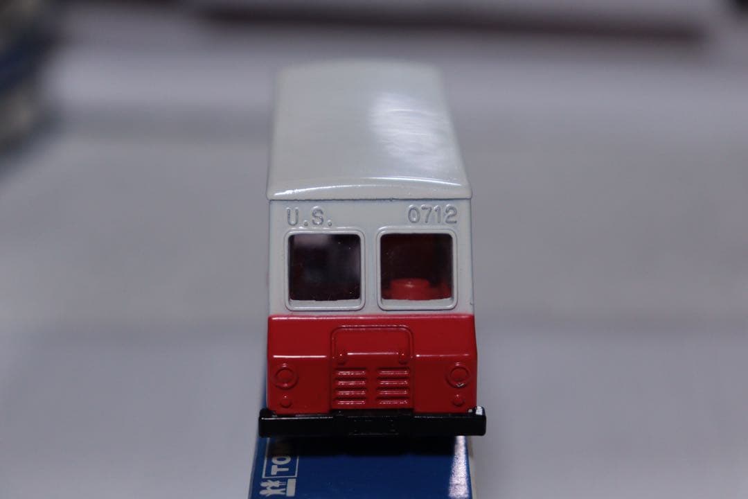 日本製　トミカ　外国車シリーズ　ダッジ　ウォークスルーバン　F53 ロブスター