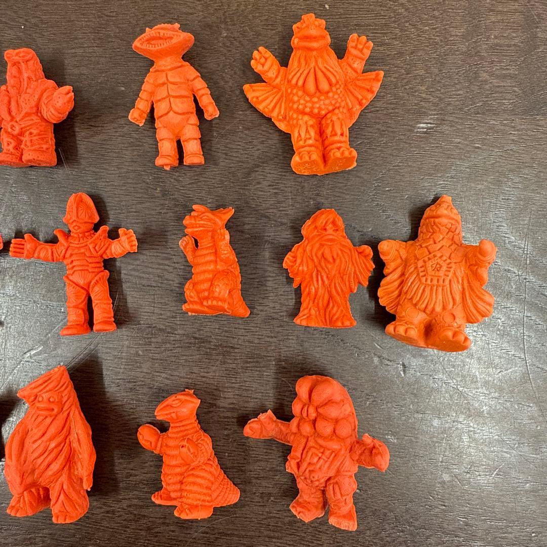 ウルトラマン　怪獣消しゴム　円谷プロ　オレンジ