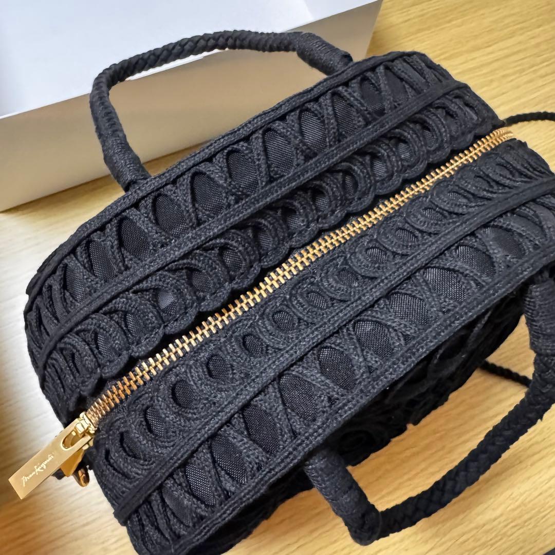 マメクロゴウチ mame kurogouchi コード刺繍バッグ 黒　black