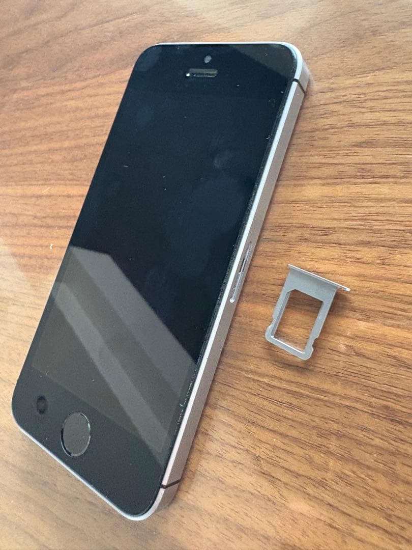 Apple iPhone SE 64GB スペースグレイ