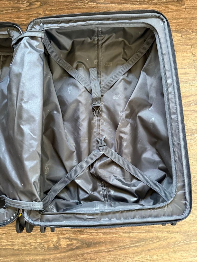 日本未発売　新品未使用　ザノースフェイス　キャリーケース　２４インチ　イエロー