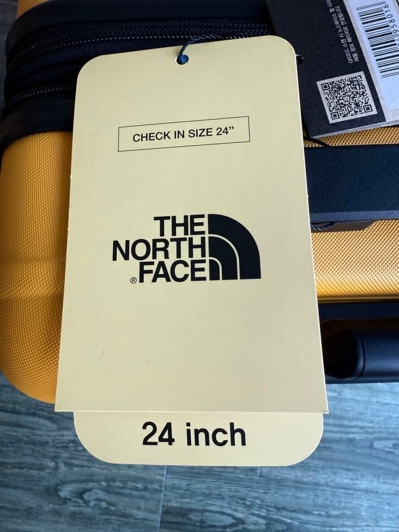 日本未発売　新品未使用　ザノースフェイス　キャリーケース　２４インチ　イエロー
