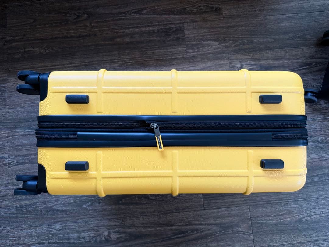 日本未発売　新品未使用　ザノースフェイス　キャリーケース　２４インチ　イエロー