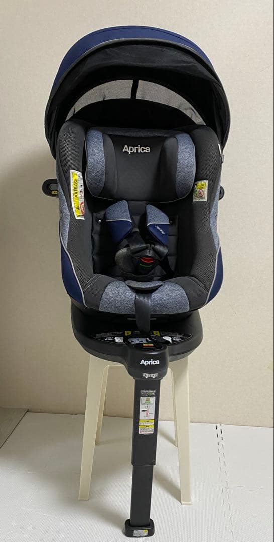 アップリカ　クルリラプロテクト回転式チャイルドシート ネイビー