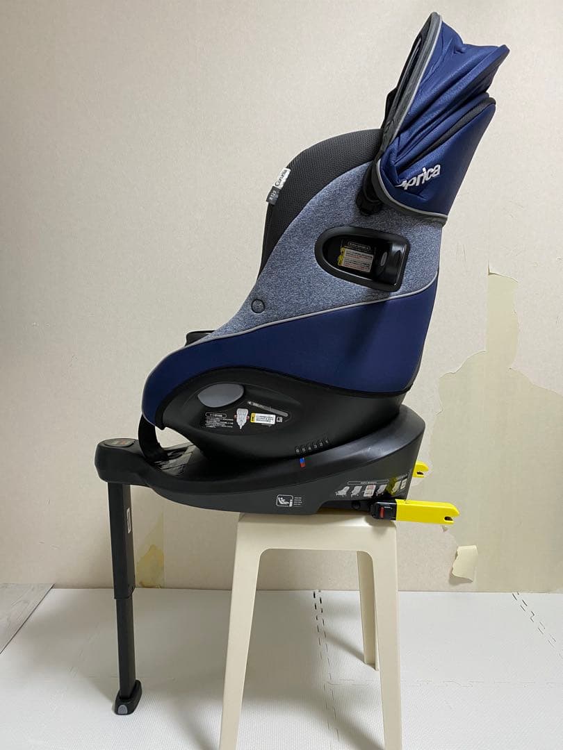 アップリカ　クルリラプロテクト回転式チャイルドシート ネイビー