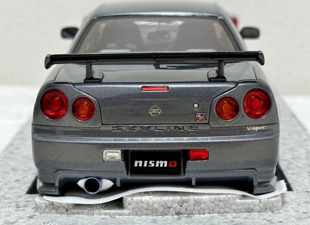 MOTORHELIX 日産 スカイライン GTR R34 1/18
