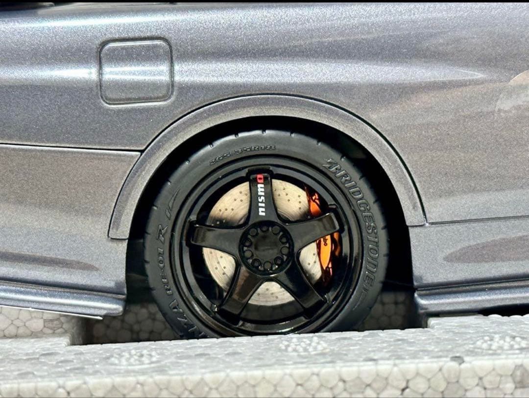 MOTORHELIX 日産 スカイライン GTR R34 1/18