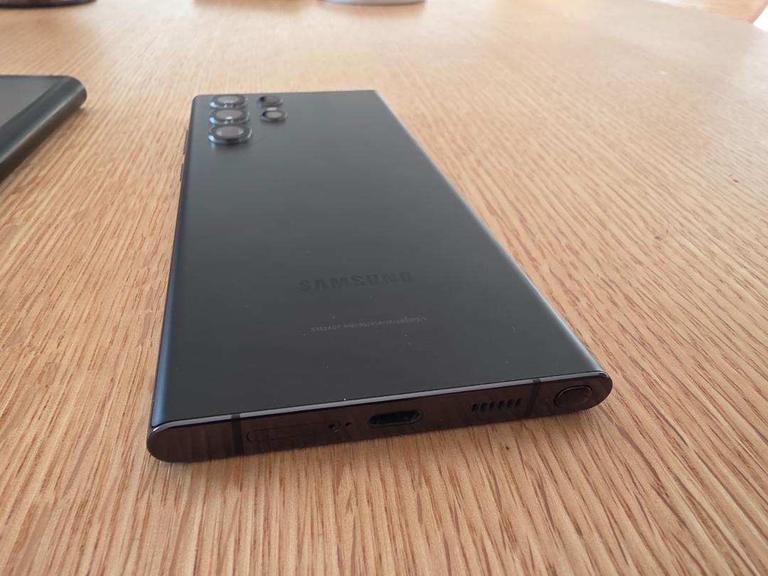 Samsung Galaxy S22 Ultra ブラック