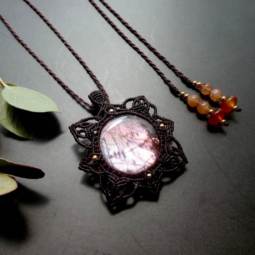 レアカラーサンストーンのマクラメネックレス