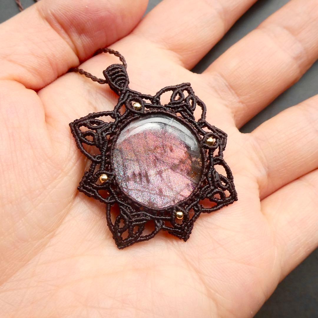 レアカラーサンストーンのマクラメネックレス