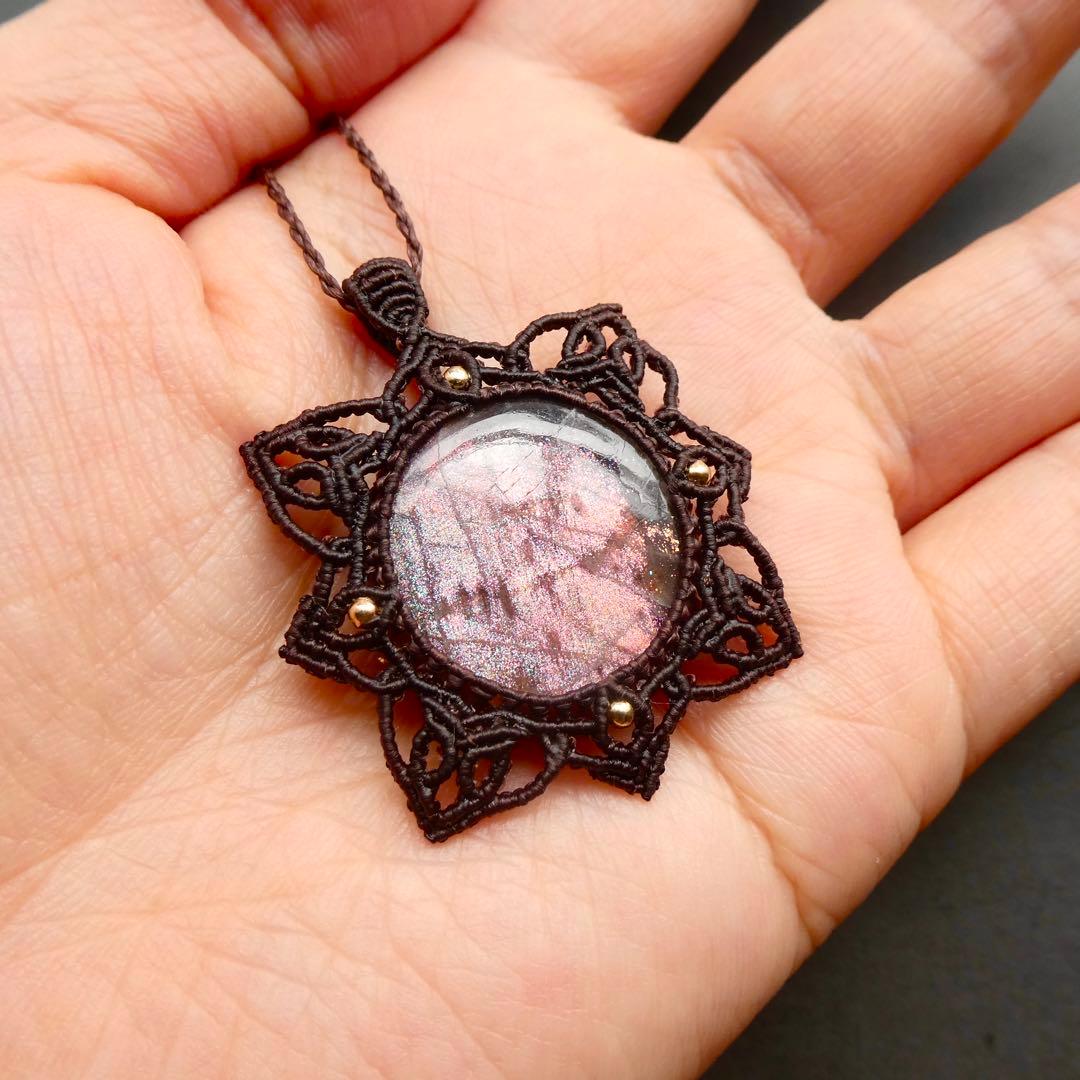 レアカラーサンストーンのマクラメネックレス