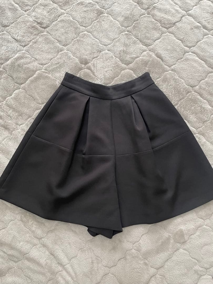 トレフルプラスワン TREFLE+1タックショートパンツ ブラック 01