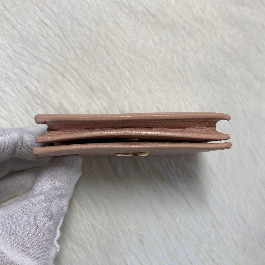 早い者勝ち　GUCCI グッチ　二つ折り　財布　コンパクト　ベージュ　アイボリー