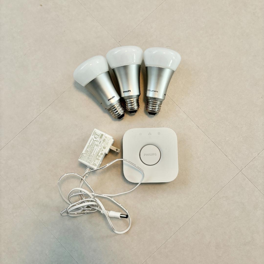 Philips Hue フルカラー3つ+ブリッジ第2世代