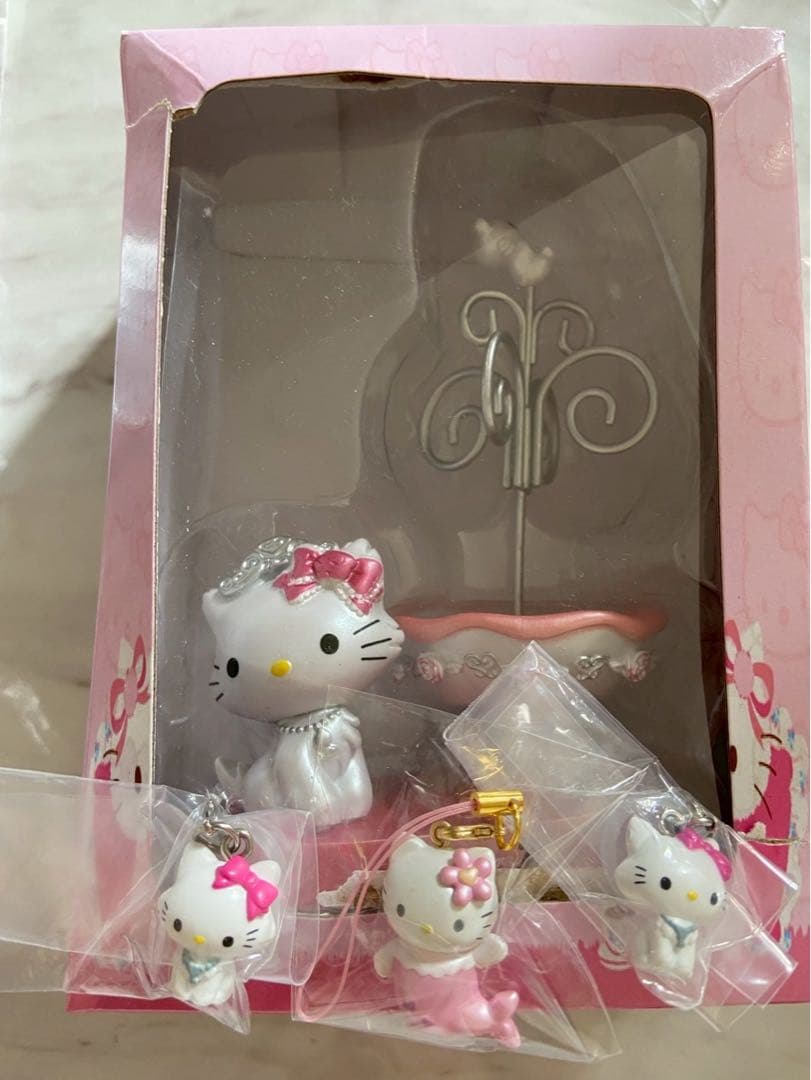 ハローキティ ぬいぐるみ　フィギュア　キーホルダー　ポーチ