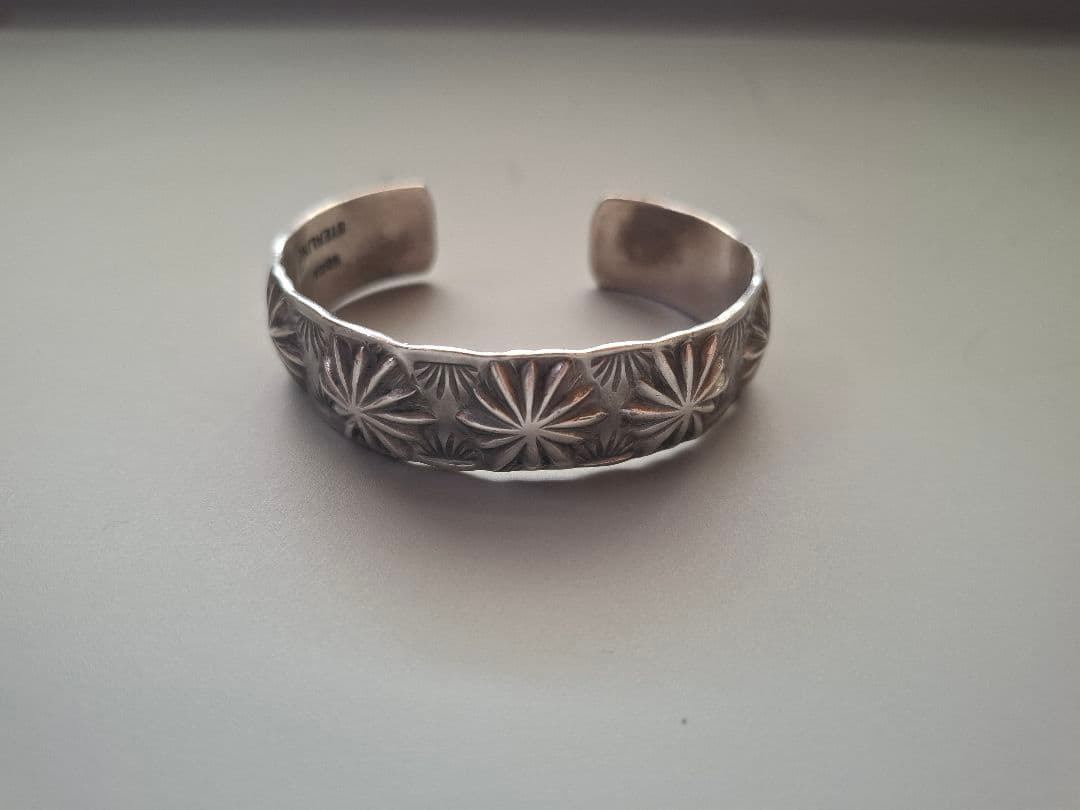 NORA インディアンジュエリー シルバーバングル ネペンテス