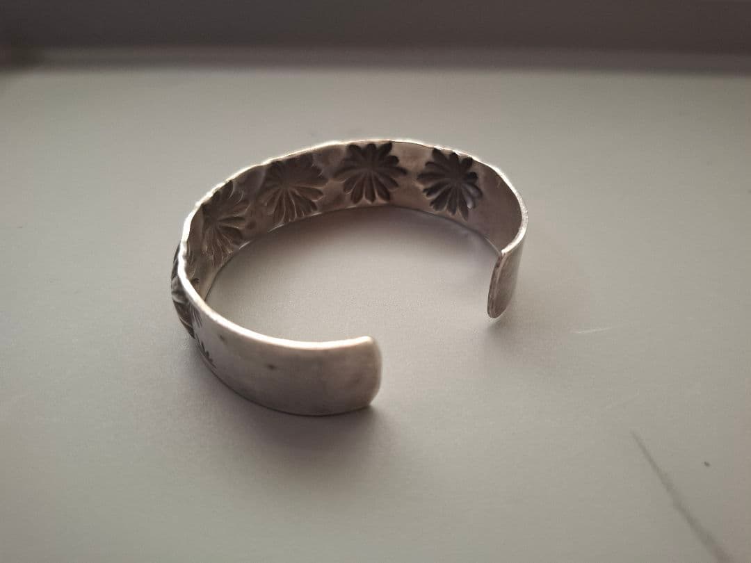 NORA インディアンジュエリー シルバーバングル ネペンテス